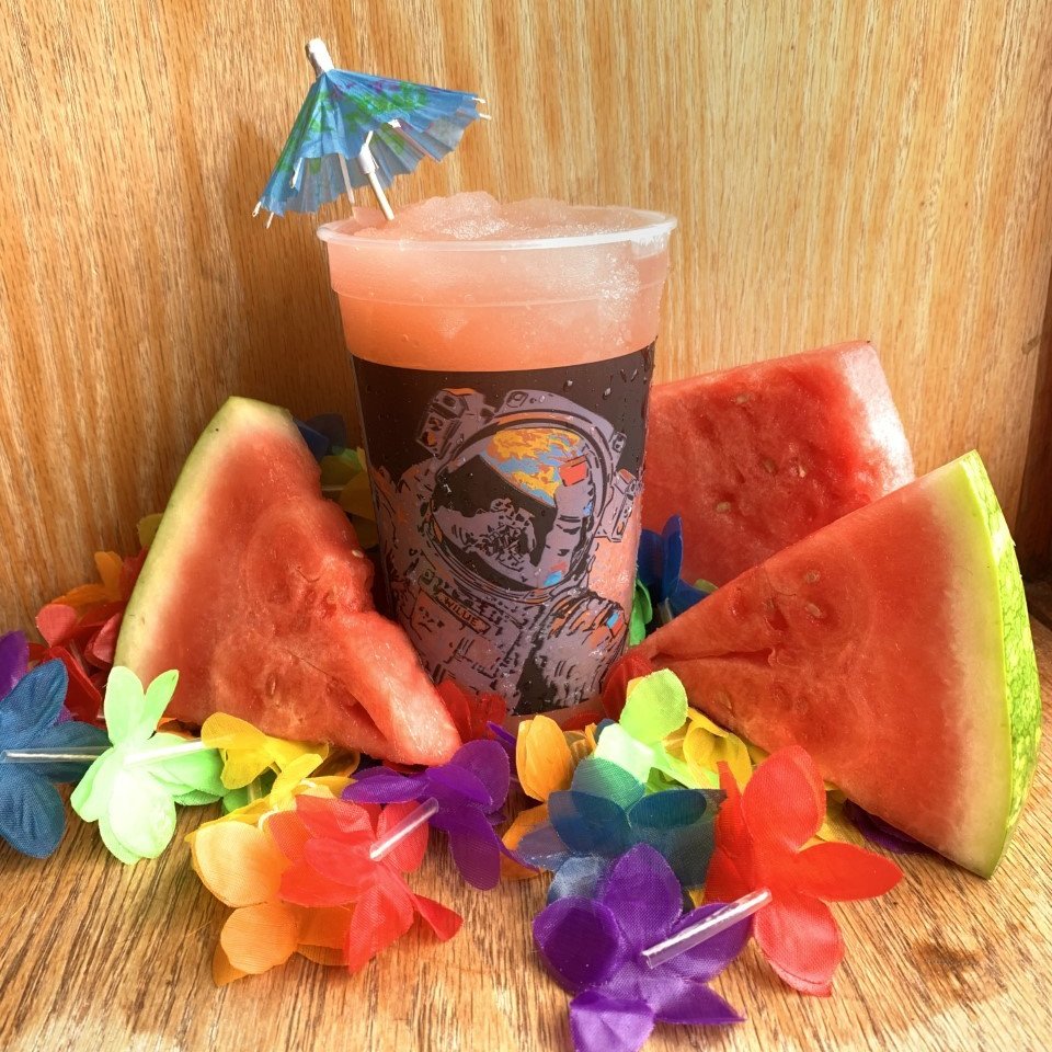 Lose your rind this summer 🍉
Stay cool with our NEW Watermelon daiquiri! Sweet, refreshing and spiked with vodka- it's the perfect frozen cocktail to enjoy on a hot summer day. Sip it today at your favorite Wet Willie's bar. Cheers!