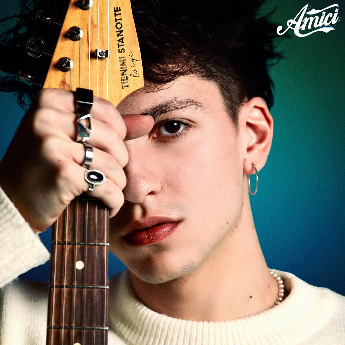 SanremoSummer24's tweet photo. Recensione #TienimiStanotte @LStrangisss
Dopo #Muro #Vivo #Tondo e #PartiroDaZero per il probabile finalista di @AmiciUfficiale arriva un grande pezzo dalle sonoritร classiche ma ben definite
Una ballad d'amore dal ritornello incalzante e preciso
E lui รจ una garanzia
Voto:7 ยฝ https://t.co/R5DsP96mfd