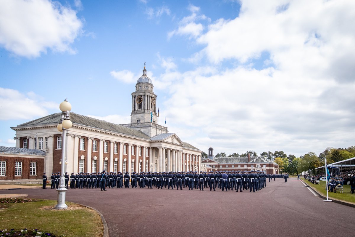 ComdtCranwell's tweet photo. Some more moments from last Friday’s Combined Graduation. My sincere thanks to HRH The Prince of Wales, the whole team who organised the #RAFSupergrad and the friends and families who made it such a memorable day. @RoyalAirForce @ClarenceHouse  #NextGenRAF https://t.co/Oa4vzAptKS