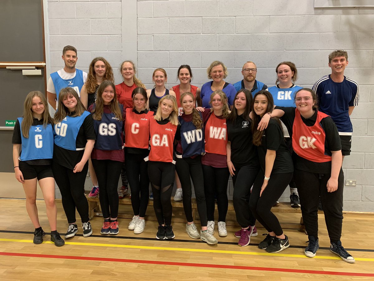 What a perfect way to end the week staff v Yr11 netball. It’s been a pleasure seeing the girls develop into great netball players over the past 5 years. Wishing you all lots of luck in your exams and for the future ☺️