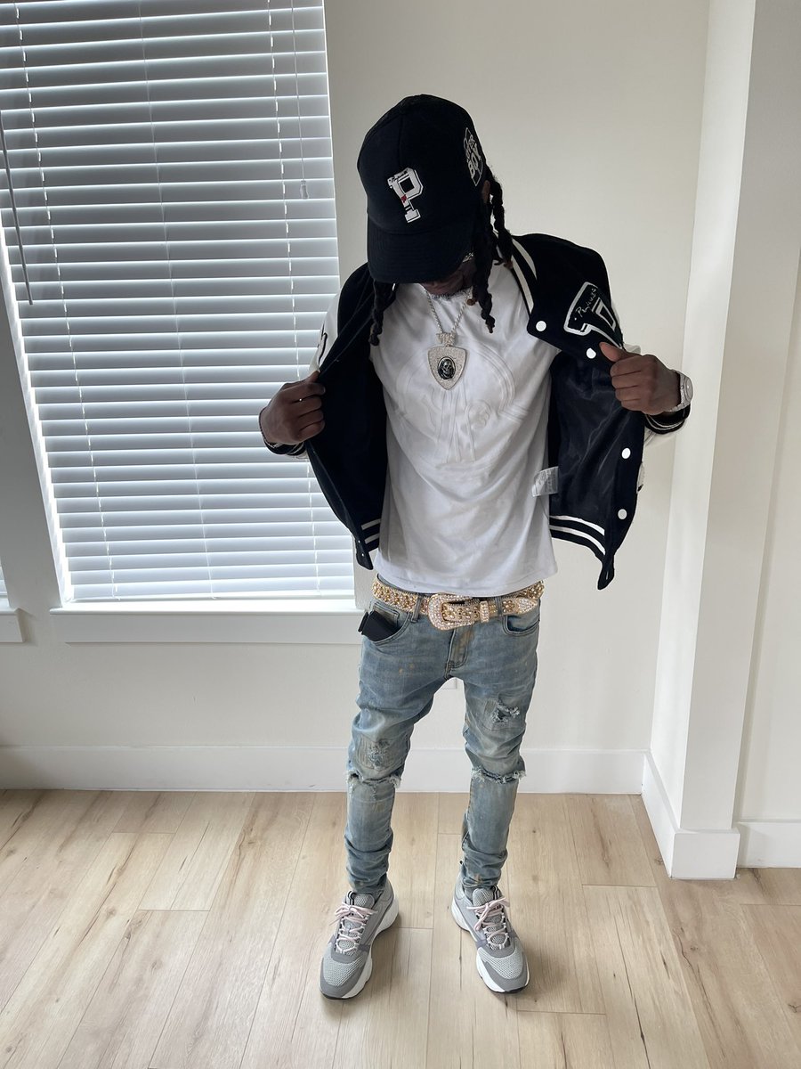 V12$ tweet media