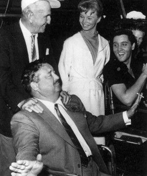 CelebMuseums's tweet photo. Elvis Presley &amp; Friends: #JackieGleason #GeorgeBurns #BobbyDarin #DannyThomas #FrankSinatra @TheHoneymooner1 @Georgeburns392 @FrankSinatra51 @franksinatra @CindyElvis @ElvisPresley @ElvisPresley360 @ElvisPresley27 @ElvisPresley069 @ElvisPresleynew #ElvisPresley https://t.co/wq24pSC4pr
