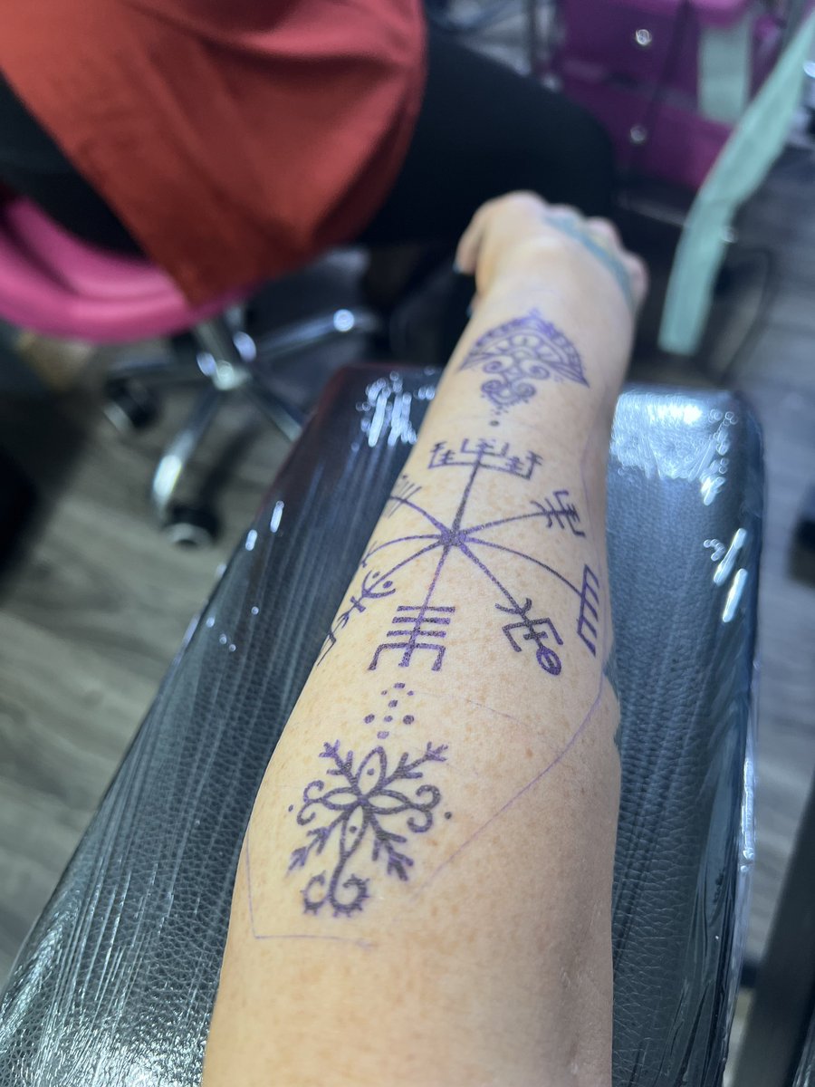 valkyriedawg's tweet photo. Another part of the story added and a little mane change π₯° itβs been a good day π₯°
#colour #ink #tattoo #blessed #MissingPiece #NotMissingAnymore #HappyPlace https://t.co/kDdc1iWfz9