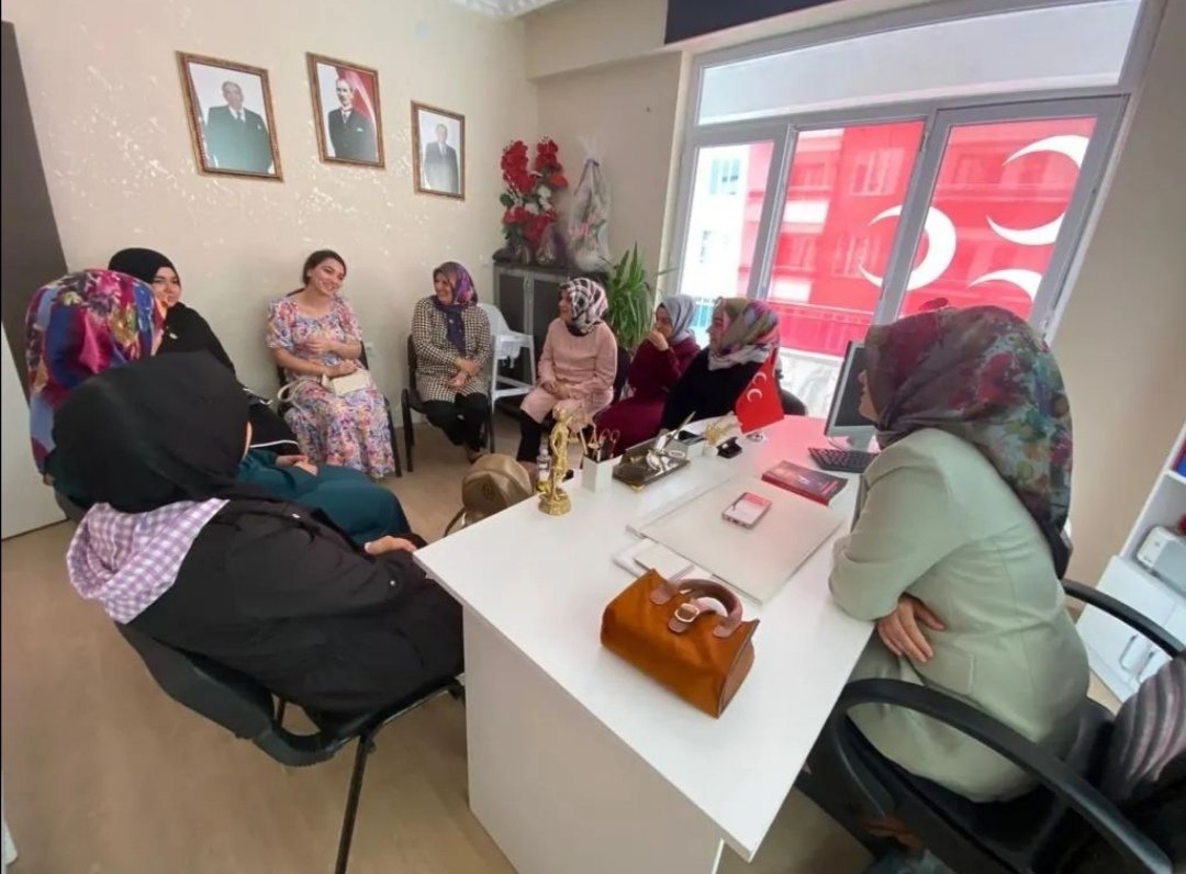 MhpsiirtK's tweet photo. Parti binamıza gelen Hanım arkadaşlarımızla bayramlaştık. Vesile ile ramazan bayramımız yeniden kutlu olsun. 🇹🇷

@MHP_Bilgi
@dbdevletbahceli
@drpelinyilik
@mhp_siirt
@fatihcanturkmhp
@GulsumKarasu16 https://t.co/oIqMqshof2