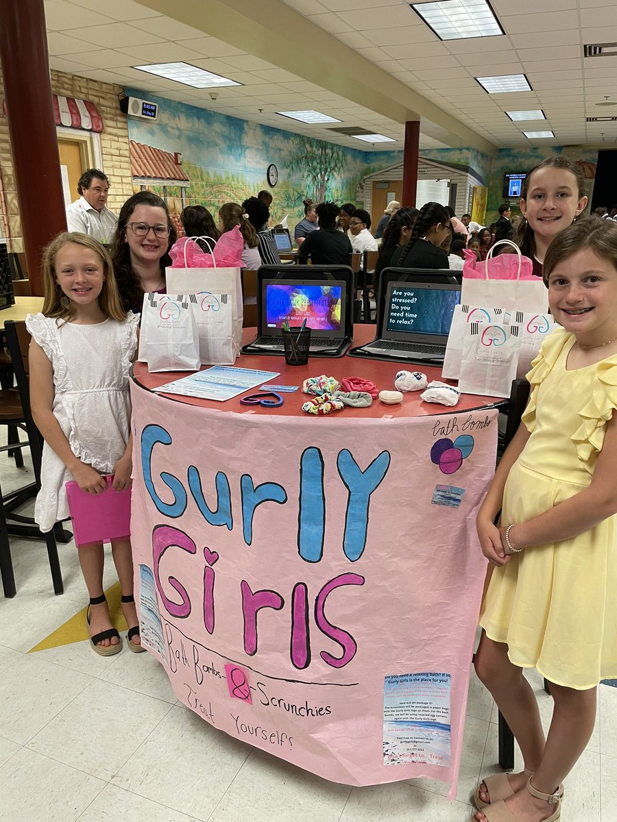 MrsDawson5thMBA's tweet photo. Even maternity leave couldn’t keep me away from Shark Tank Day! I am so proud of my students hard work and innovation. They are some movers and shakers! #kidpreneurs #austininnovators @MaryBAustin @MobilePublicSch https://t.co/1221Uz1q1Y