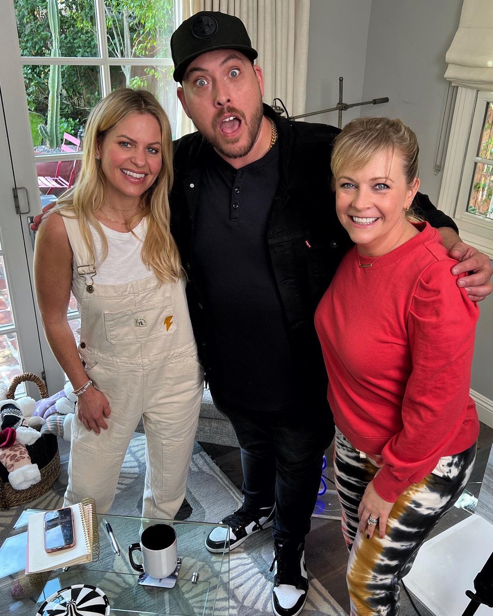 RobOnTheRun's tweet image. It’s Friday night and the mood is right, we’re gonna have some fun, show you how it’s done - TGIF!!!