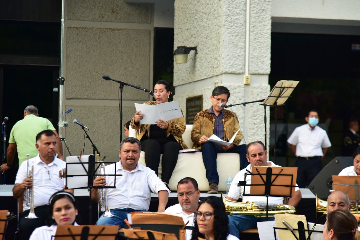 Con un amplio repertorio musical, se llevó a cabo "Celebrando a Cuco Sánchez a 101 años de su nacimiento" con la intervención de Juan Rogelio Ruiz de "Entre Espuelas Y Caballos" y la Banda de Música del Estado, además se contó con la participación de los Mediadores de lectura.