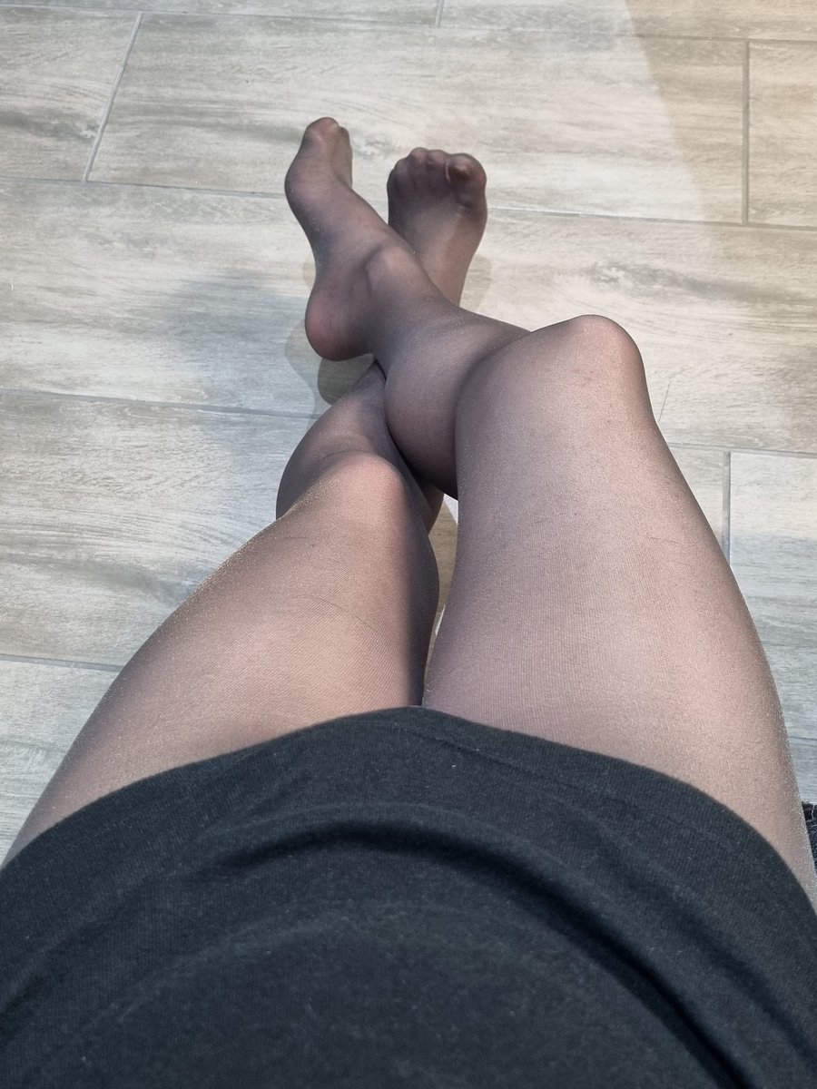anonymousnylons's tweet photo. Love Wearing Pantyhose, Wouldn't you agree??? 🥰 https://t.co/moIgAvsdFN