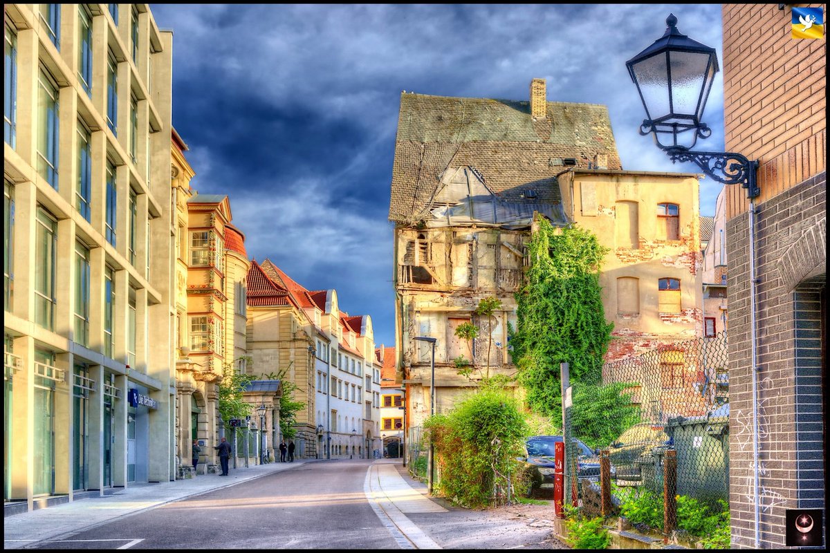 OliverFriebel's tweet photo. #Halle Das Fachwerkhaus in der Brüderstraße Nummer 7 stammt in wesentlichen Teilen aus der zweiten Hälfte des 16. Jahrhunderts und verfällt zusehends.😞Das Haus muss unbedingt gerettet werden! Halle muss alle Hebel dafür in Bewegung setzen.
Ich wünsche Euch ein schönes Wochenende https://t.co/aUHKiyBVje