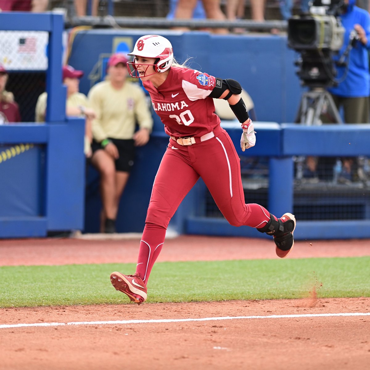OU_Softball's tweet photo. 🌟 𝐒𝐮𝐩𝐞𝐫 𝐒𝐞𝐧𝐢𝐨𝐫 𝐖𝐞𝐞𝐤𝐞𝐧𝐝 🌟

A 2021 𝐧𝐚𝐭𝐢𝐨𝐧𝐚𝐥 𝐜𝐡𝐚𝐦𝐩𝐢𝐨𝐧 and anchor at third base that’s started 98 games at OU, Jana Johns has 47 career HRs and 177 RBIs. Also a Big 12 All-Academic Team selection with a 4.0 GPA this year! 

#ChampionshipMindset https://t.co/6nUva7Rdix