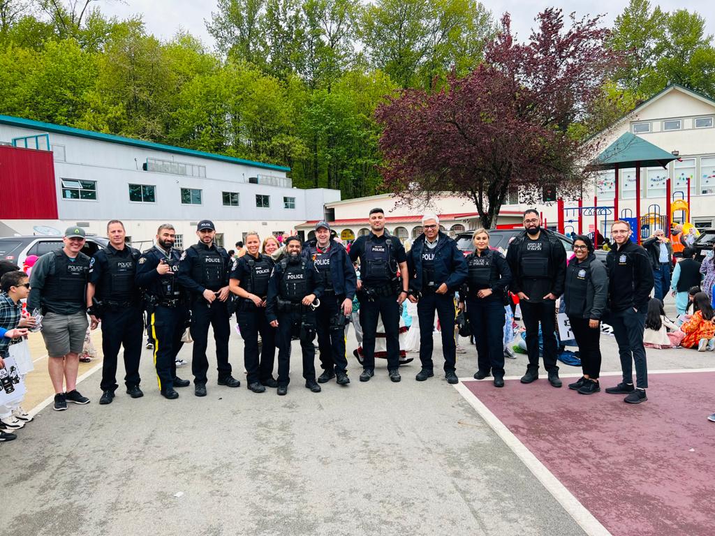 MVTP_CplHanif's tweet photo. Thank u @NewWestPD, @CFSEU_GIET, @SurreyRCMP Sry Bylaws, Sry RCMP Diversity, Sry RCMP Youth Sec, &amp; CVSE for making this a memorable #Eidulfitr2022 for the kids.
As I was leaving, a kid about 5yrs old, looked me in my eyes &amp; said "I love you" in the most sincerest manner... prt1/2 https://t.co/ouTPeLmHc4