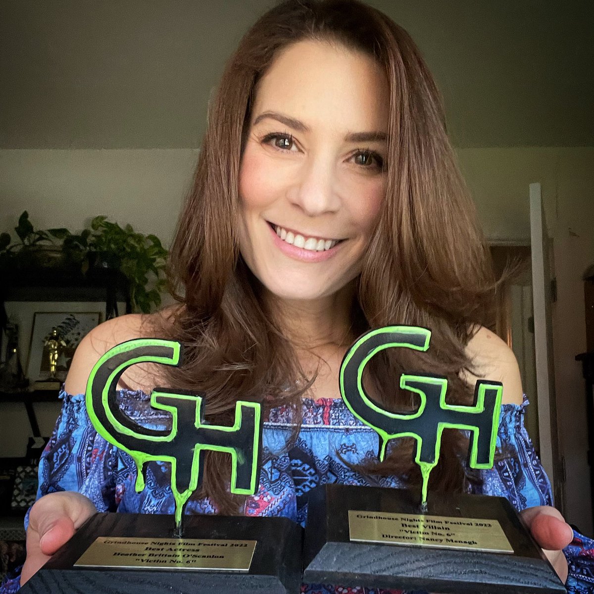 TheHeatherBritt's tweet photo. THANK YOU once more to the Grindhouse Nights #FilmFestival for my #BestActress award and our #BestVillain award for #VictimNo6! It feels good to meet these two cool guys in person! 🏆 🏆 @SOSPFilms @nancymenagh #womeninfilm @ToddStaruch https://t.co/jd0WKzYbfS