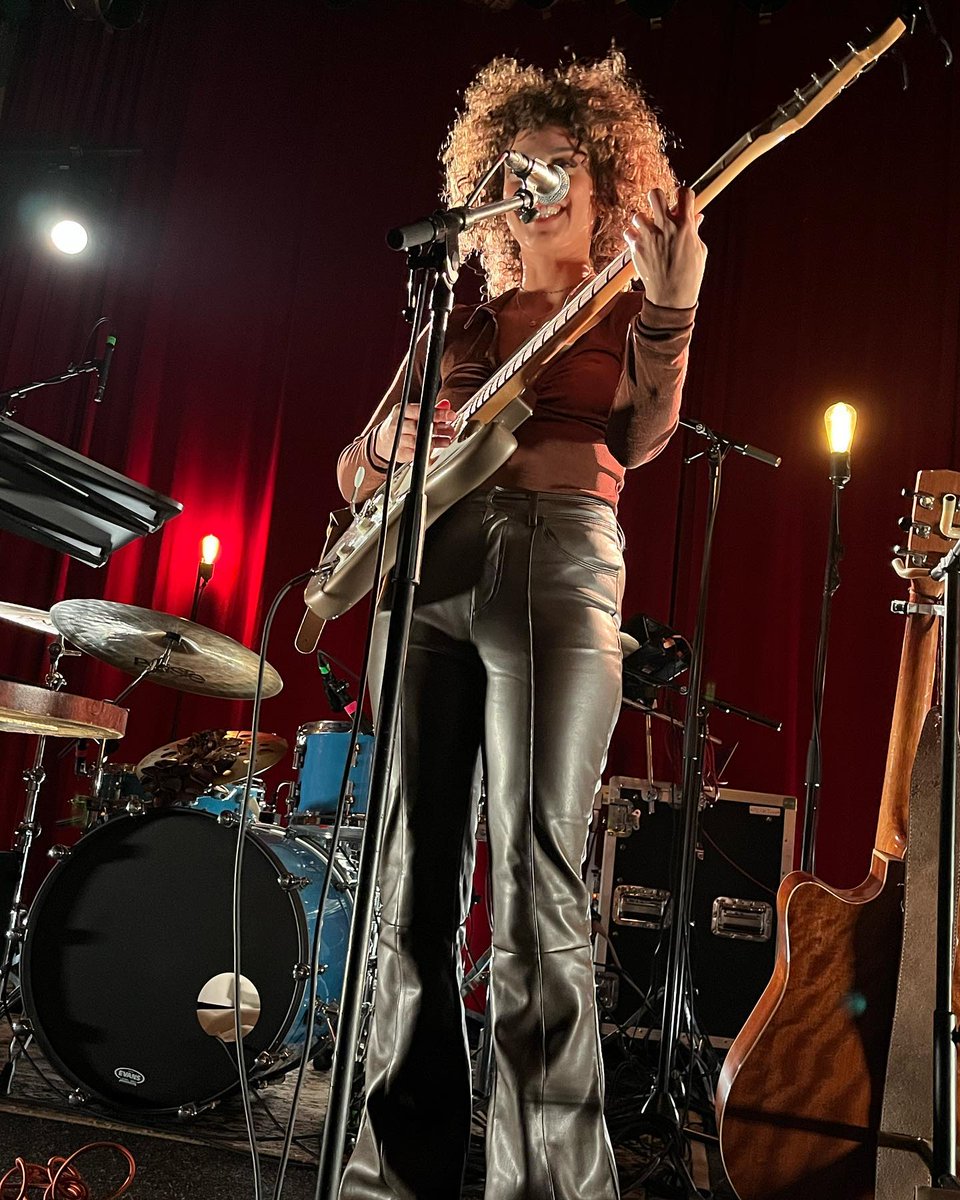Taloula_fanclub's tweet photo. [CONCERT]
🇫🇷 Quelques photos et extraits vidéos du concert de @taloula_music au Lido de Berlin en mars dernier 
🇬🇧 Some pictures and videos excerpts of Taloula's concert at Lido of Berlin last March

#Taloula #TheEvolutionOfTaloula #berlin #Germany #lido #LieNing #concert #music https://t.co/SnGqN5bb0L