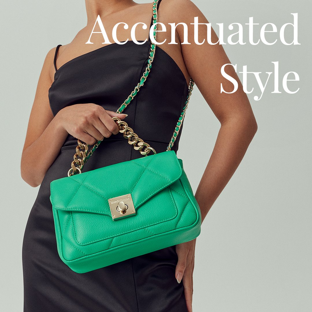 randbofficial's tweet photo. Classic details have been expanded to create statement pieces with a modern twist.
#russellandbromley #RBSummer #crossbodybag #chainbag #quiltedbag
https://t.co/zY5pE6TUIR https://t.co/IkTaluJTxW
