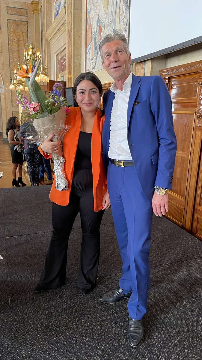 Vandaag met <a href="/DMAvanDoorn/">Don van Doorn</a> <a href="/JanPieterBlonk/">Jan Pieter Blonk</a> Wouter Hoppenbrouwer   Carin van Rooijen <a href="/MattMachielse/">Matthijs Machielse</a> @4LeonErwich bij de uitreiking van de Pim Fortuyn prijs in stadhuis Rotterdam  
door Simon Fortuyn aan Lale Gül