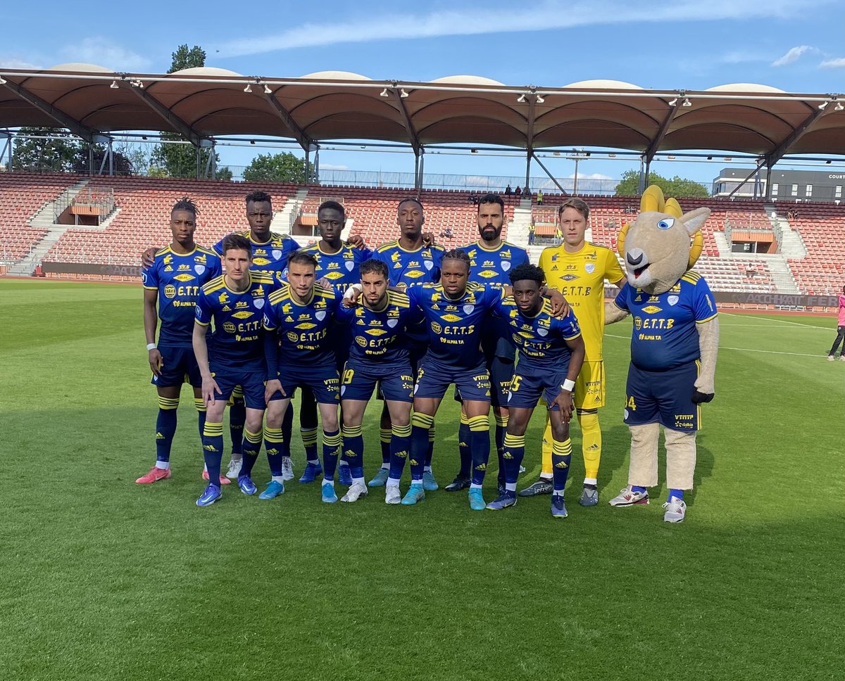 Voici le 11 de l’USCL pour ce dernier match de National à Duvauchelle ! #USCLSOC #AllezCréteil