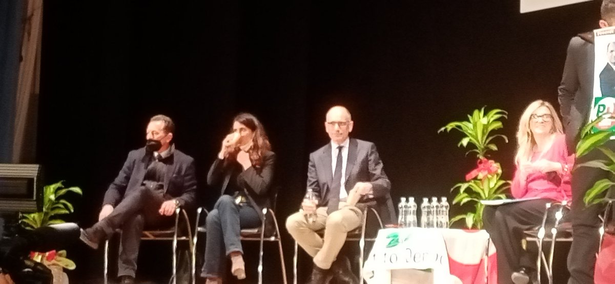 Alex_Bruzzi1975's tweet photo. In questo momento al Cinema Garibaldi in #viaverdi a #carrara @EnricoLetta e @simonabonafe per #SerenaArrighi #Sindaca alle #elezionicomunali di Carrara per il @pdcarrara e il #centrosinistra #elezioniamministrative2022 #elezionicomunali2022 #PD #partitodemocratico #iovotopd https://t.co/xcUjG19QrM