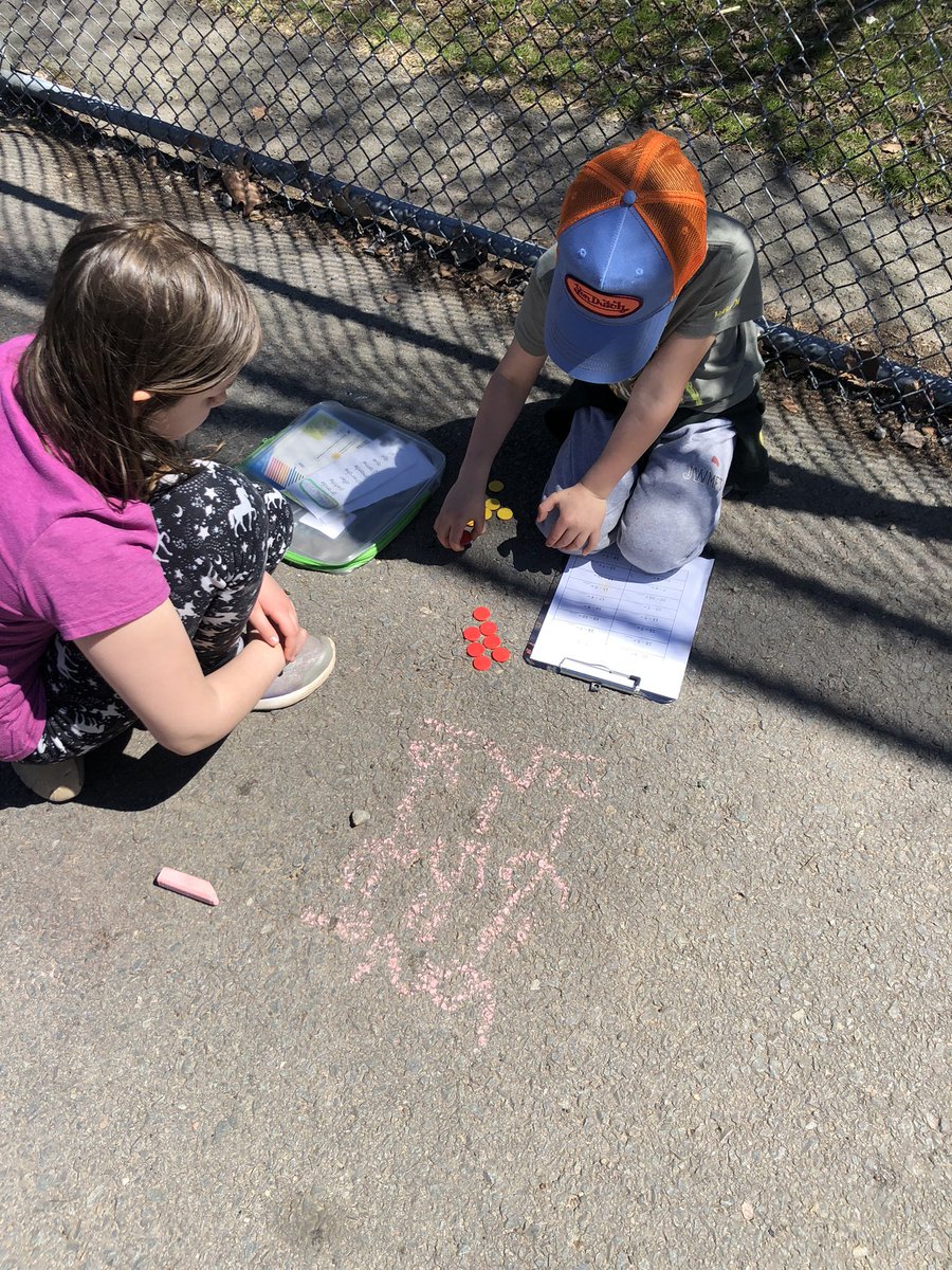 JohnsonMadame's tweet photo. Les maths dehors! A nice day calls for learning outside ☀️ @HRCE_NS  #math #learning #CrossAgeBuddies https://t.co/ZkveWPGQNO