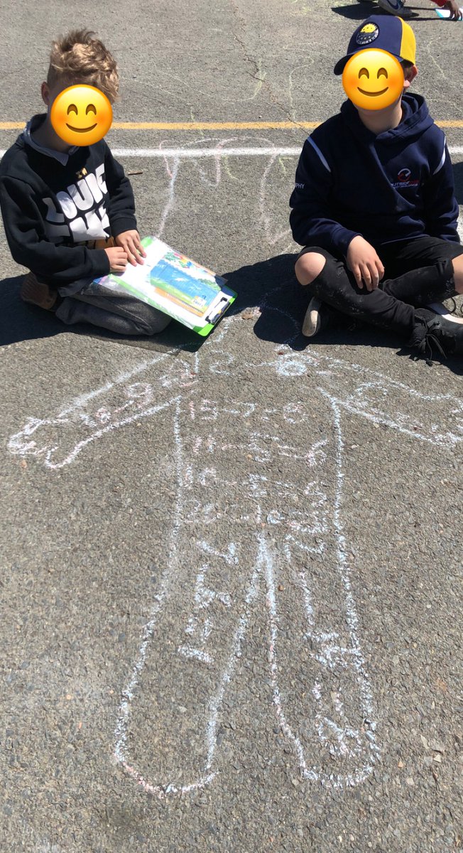 JohnsonMadame's tweet photo. Les maths dehors! A nice day calls for learning outside ☀️ @HRCE_NS  #math #learning #CrossAgeBuddies https://t.co/ZkveWPGQNO