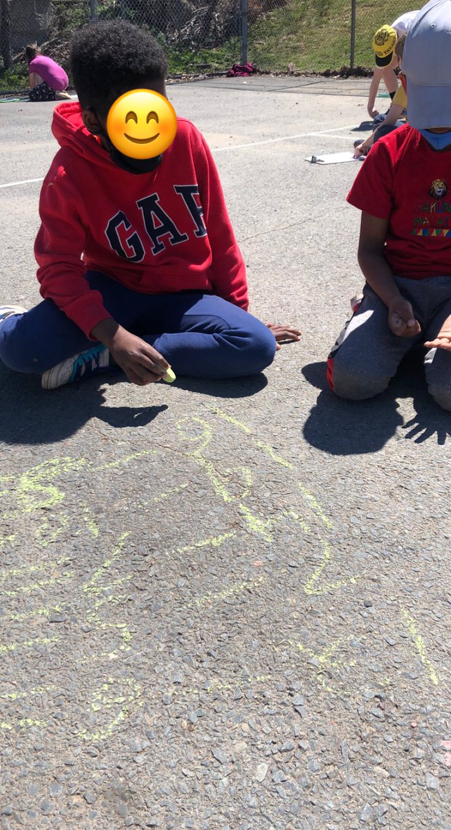 JohnsonMadame's tweet photo. Les maths dehors! A nice day calls for learning outside ☀️ @HRCE_NS  #math #learning #CrossAgeBuddies https://t.co/ZkveWPGQNO