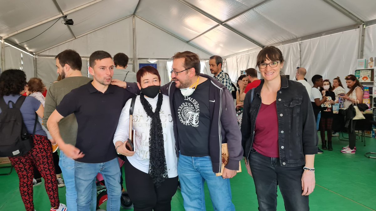 psoelatina's tweet photo. Hoy nuestra compañera Vocal Vecina #MariaEdilma 
representando al #PSOE en la inauguración 📖 #FeriaDelLibro2022 vuelve al Parque #Aluche dando cumplimiento a una iniciativa del @PSOEMadridAyto en #DistritoLatina
Estas son las actividades programadas.
ℹ️ https://t.co/L69ZJrSjOP https://t.co/8l0Fa73atM