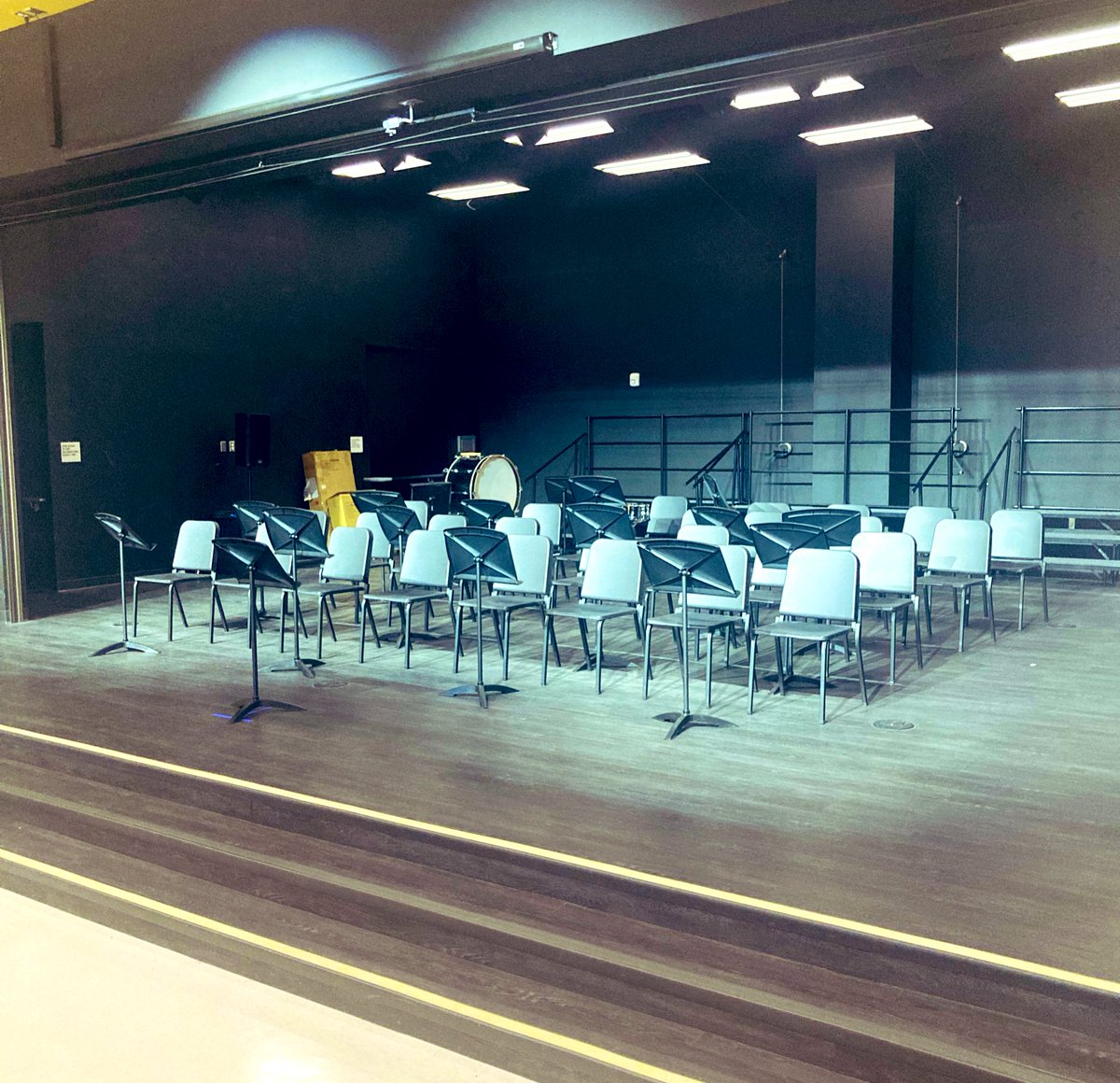 anaheim_music's tweet photo. So excited to hear 6th graders perform on the brand new stage @Sunkistelem #elementary #music #band #Anaheim @AnaheimElem https://t.co/gzHff88wR1