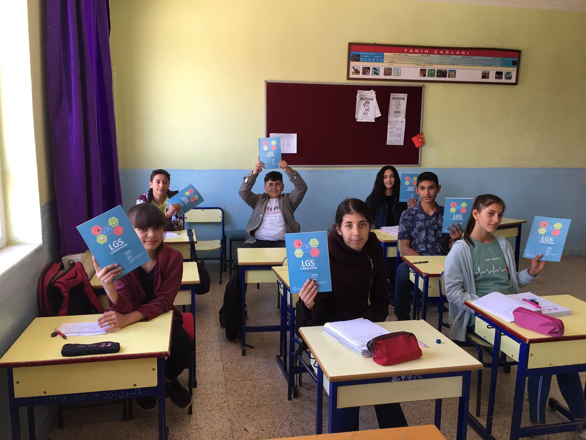 k_sehit's tweet photo. Bakanlığımız tarafından ortaokul 8.sınıf öğrencilerimize gönderilen LGS kitaplarının dağıtımını gerçekleştirdik. @KaleKaymakamlig @kalemem20 @totak2066 @KaleKitapOkuyor @AysegulGuzel11 https://t.co/iAhThwrzVA