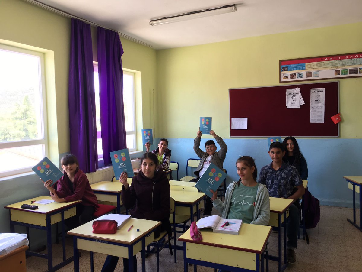 k_sehit's tweet photo. Bakanlığımız tarafından ortaokul 8.sınıf öğrencilerimize gönderilen LGS kitaplarının dağıtımını gerçekleştirdik. @KaleKaymakamlig @kalemem20 @totak2066 @KaleKitapOkuyor @AysegulGuzel11 https://t.co/iAhThwrzVA