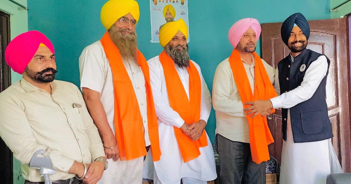 Kanwarjitcheema's tweet photo. ਅੱਜ ਆਮ ਆਦਮੀ ਪਾਰਟੀ ਦੇ ਤਰਨਤਾਰਨ ਵਿਧਾਨ ਸਭਾ ਹਲਕੇ ਤੋਂ ਪੰਜਾਬ ਦੇ ਜੋਆਇੰਟ ਸੈਕਟਰੀ ਕੰਵਰਜੀਤ ਸਿੰਘ ਮਝੈਲ ਦੇ ਗ੍ਰਹਿ ਗੁਰਦਾਸਪੁਰ ਦੇ ਪ੍ਰਧਾਨ ਕਸ਼ਮੀਰ ਸਿੰਘ ਵਾਹਲਾ, ਡੇਰਾ ਬਾਬਾ ਨਾਨਕ ਤੋਂ ਸੀਨੀਅਰ ਆਗੂ ਚੰਨਣ ਸਿੰਘ ਖਾਲਸਾ ਜੀ ਆਪਣੀ ਟੀਮ ਨਾਲ ਪਹੁੰਚੇ,#kanwarjitsinghmajhail #statejointsecretary #statejointsecretaryaap https://t.co/3X1GdP1mo7