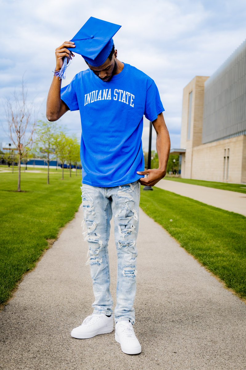 Don__223's tweet photo. I just want to thank everyone who supported me on this 4 Year Journey , I have officially graduated with a Bachelors Degree in Business Administration at Indiana State University. ππ¨πΎβππ€πππ https://t.co/t8vlorXf5u