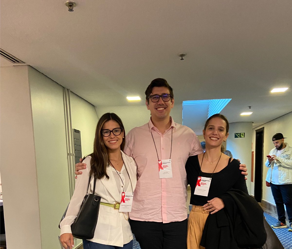 renatinhadadip's tweet photo. HepatoAids com os lindos #letsendaids https://t.co/r0d78ImUj1