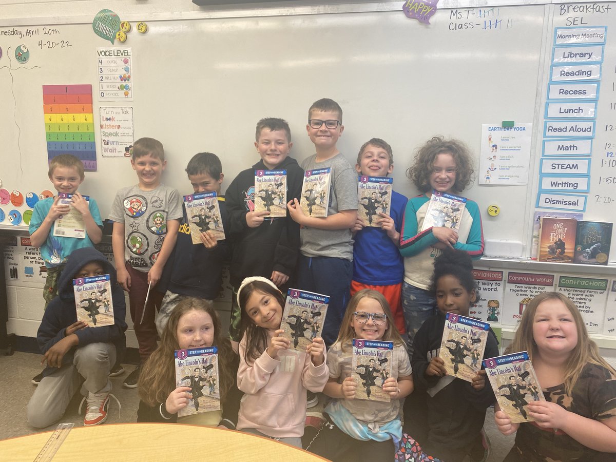 ILJudgesAssoc's tweet photo. 11th Judicial Circuit Court Judges Amy McFarland & Sarah Duffy had a great time participating in IJA's #pageitforward program. Judges McFarland & Duffy read "Abe Lincoln's Hat" by Martha Brenner to 3rd grade students at Lincoln School in Pontiac, Illinois @Pontiac429 https://t.co/D9zb7euQtJ