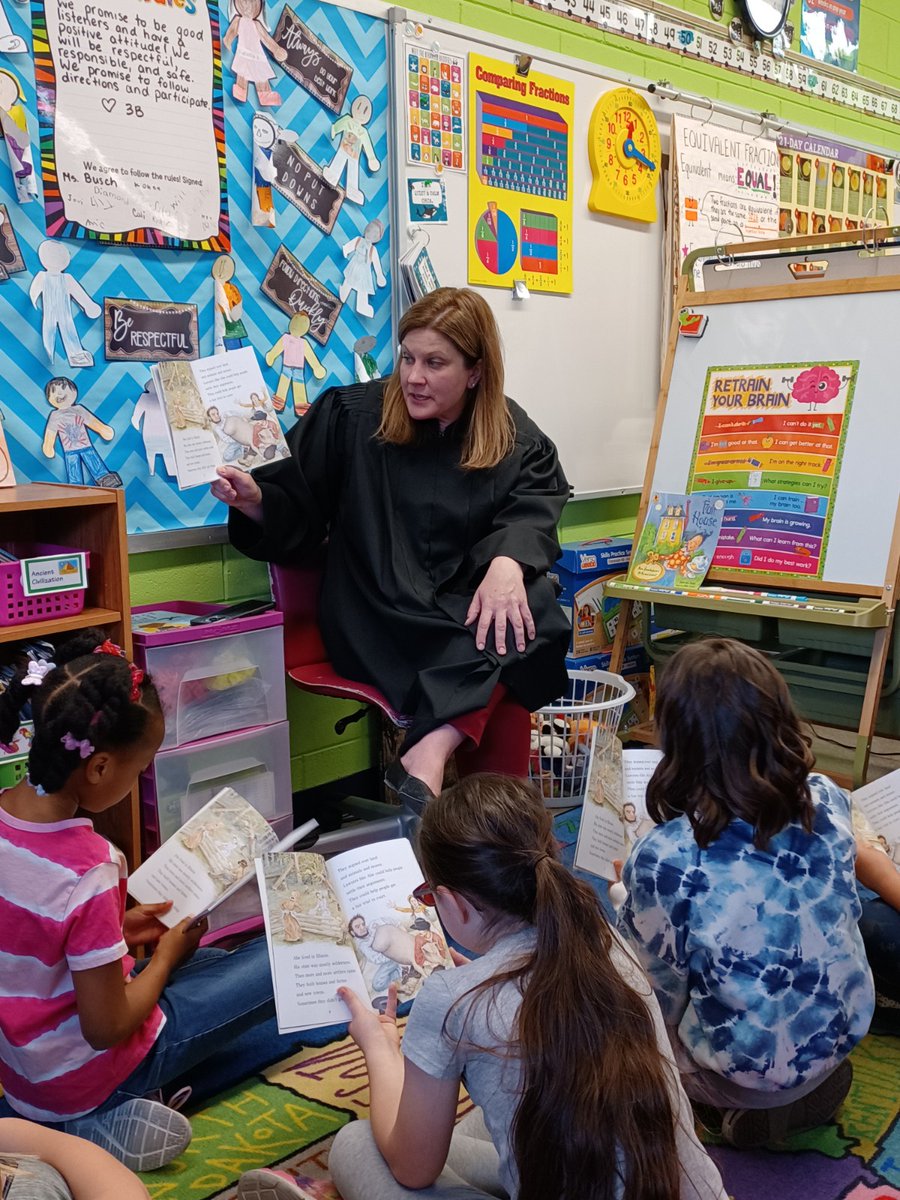 ILJudgesAssoc's tweet photo. 11th Judicial Circuit Court Judges Amy McFarland & Sarah Duffy had a great time participating in IJA's #pageitforward program. Judges McFarland & Duffy read "Abe Lincoln's Hat" by Martha Brenner to 3rd grade students at Lincoln School in Pontiac, Illinois @Pontiac429 https://t.co/D9zb7euQtJ