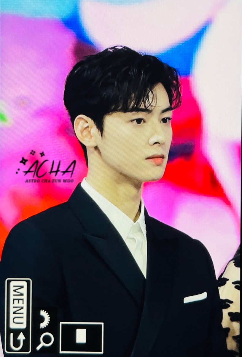 ACHA_EUNWOO's tweet photo. 220506 오늘 백상에서 만난 은우 
 #백상예술대상 #차은우 #CHAEUNWOO #아스트로 #ASTRO  급하게 이동하느라 
늦게 올렸다😂 여전히 멋진 우리 동미니
올만에 반가웠어. 수고한 하루 좋은꿈꿔💜 
@offclASTRO #이동민 #로하수호 #车银优 #アストロ #チャウヌ #ウヌ #ชาอึนวู https://t.co/TucwrlNl9v