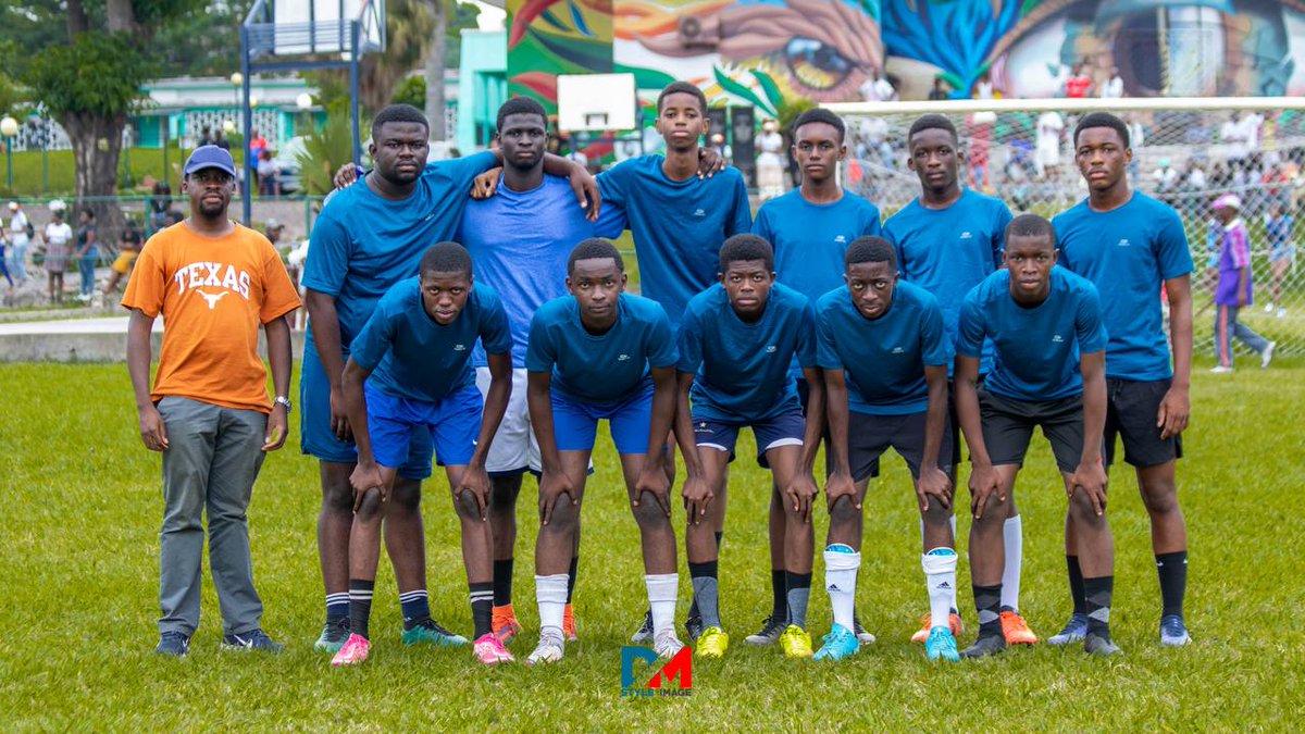 MinzotoClub's tweet photo. #SCSI: Le 30 Avril et 1 Mai dernier Minzoto Club a organisé une compétition sportive et culturelle à l'Institut des beaux arts au cours de laquelle six écoles se sont affrontés dans plusieurs catégories notamment le football, le basketball, la danse, le dessin et la littérature. https://t.co/KYSwvdOMQ2