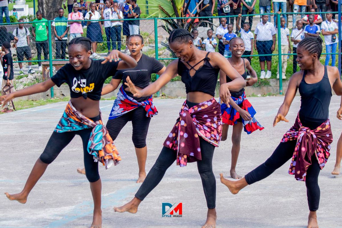 MinzotoClub's tweet photo. #SCSI: Le 30 Avril et 1 Mai dernier Minzoto Club a organisé une compétition sportive et culturelle à l'Institut des beaux arts au cours de laquelle six écoles se sont affrontés dans plusieurs catégories notamment le football, le basketball, la danse, le dessin et la littérature. https://t.co/KYSwvdOMQ2