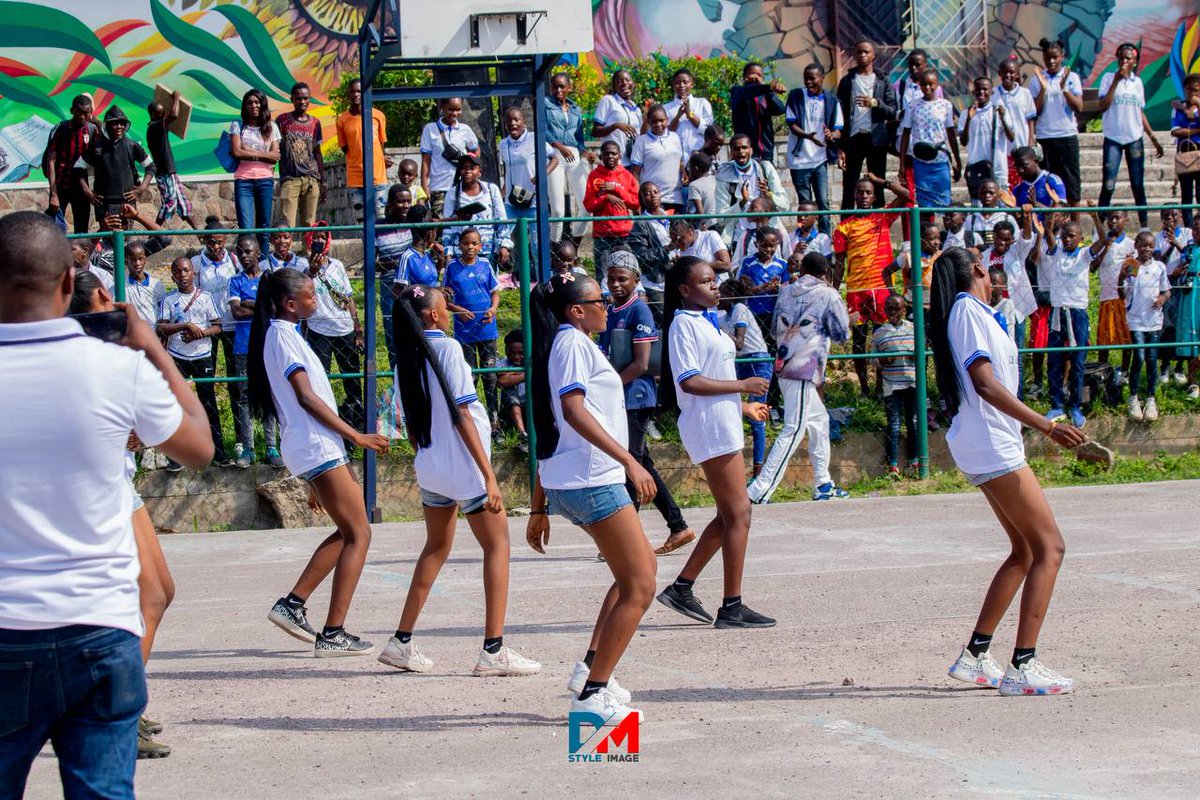 MinzotoClub's tweet photo. #SCSI: Le 30 Avril et 1 Mai dernier Minzoto Club a organisé une compétition sportive et culturelle à l'Institut des beaux arts au cours de laquelle six écoles se sont affrontés dans plusieurs catégories notamment le football, le basketball, la danse, le dessin et la littérature. https://t.co/KYSwvdOMQ2