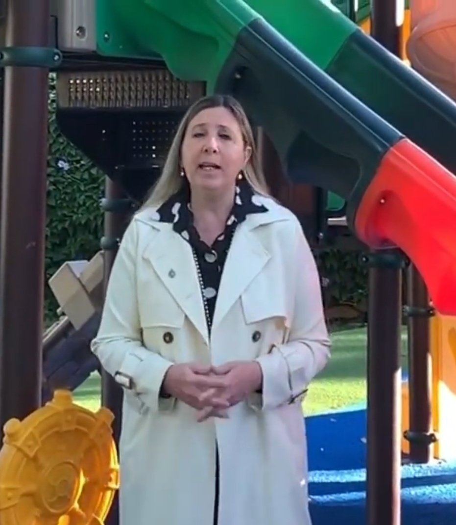 gordodeolimpia's tweet photo. Mírenle bien. Porque esta es la vieja hija de puta, encubridora de pedófilos que en todo momento mantuvo como un "incidente" la violación de un menor de edad. Directora del colegio SEK Carolina Urbieta.
#SEK
#Lambaré https://t.co/AXjNM5QJxY
