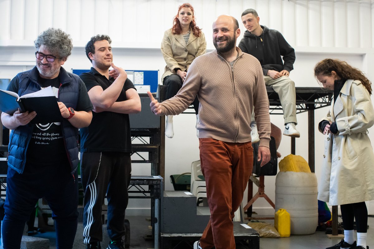#Breakaleg to the #twoPalestiniansgodogging company ahead of their first preview tonight. 

📷 by Ali Wright