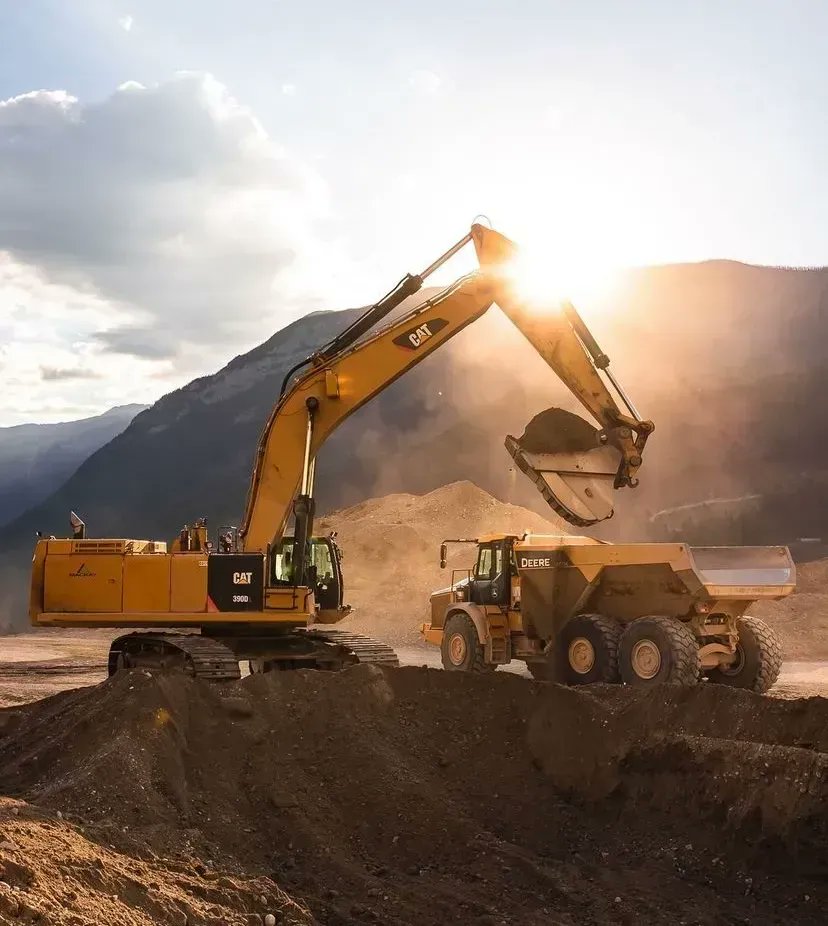 BCRoadBuilders's tweet photo. #FeatureFriday! Playing with dirt? Sounds like a job for us! A beautiful sunny snap from @mackaybuilds. #EssentialServices4U #MackayContracting #BCRoadBuilders https://t.co/9zQD35wDYO