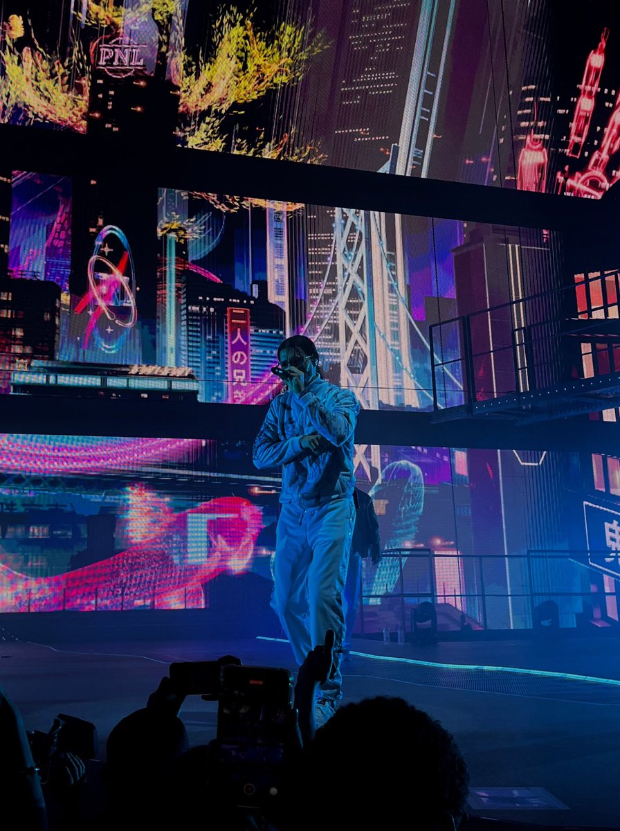 celiadbt's tweet photo. Quelques photos parce que le concert était vraiment incroyable #PNLTOUR2022 https://t.co/SWr8SRXA9i