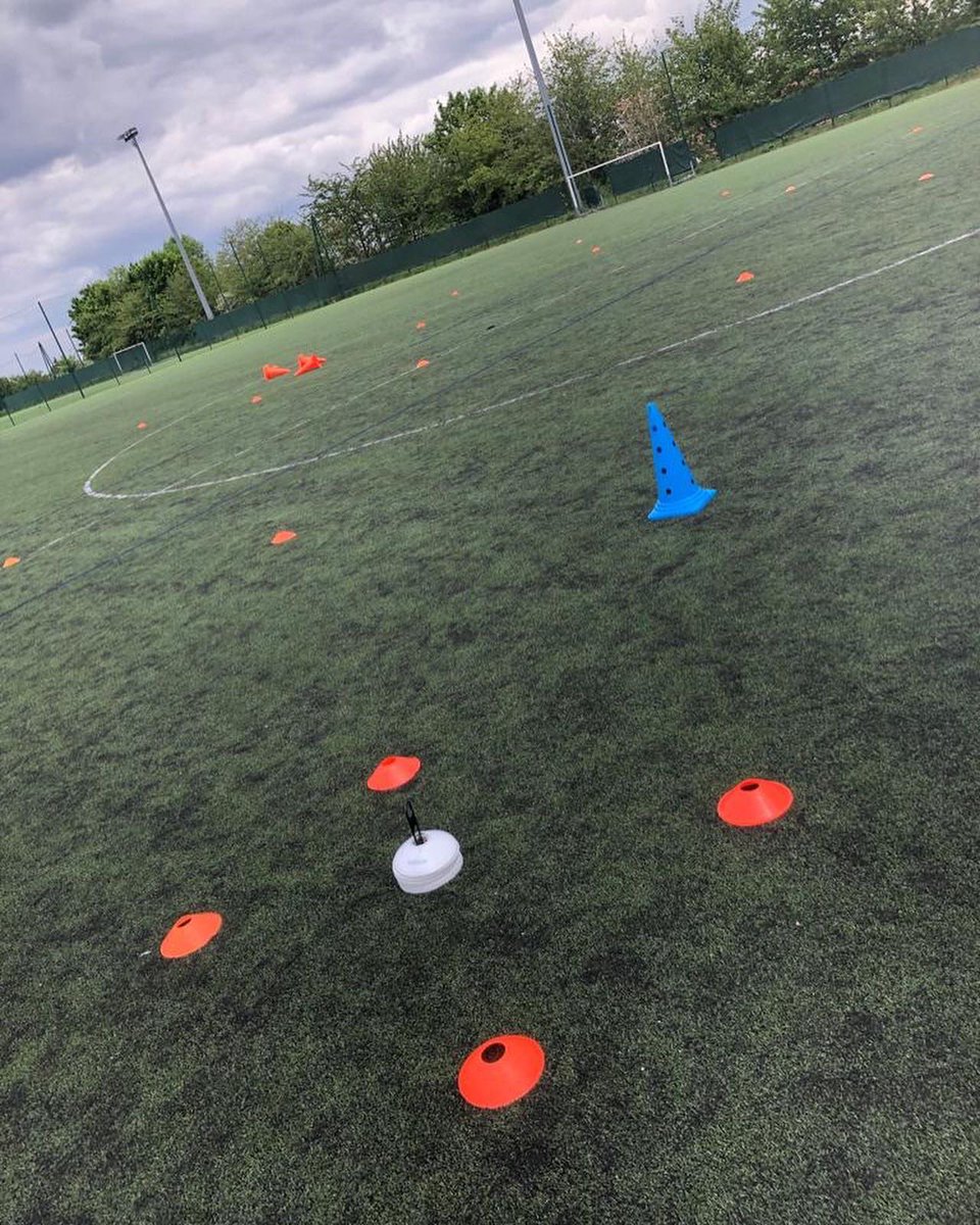 Uliscofootball's tweet photo. Le stage des U14 a permis d’aborder les dangers des réseaux sociaux. 

Cette sensibilisation s’inscrit dans le cadre du partenariat avec #orange #programmeeducatif ! 

#stageu14 #orange #programmeeducatiffederal #lesulis #uliscofootball #91940 https://t.co/Z4gQ5Xnl26