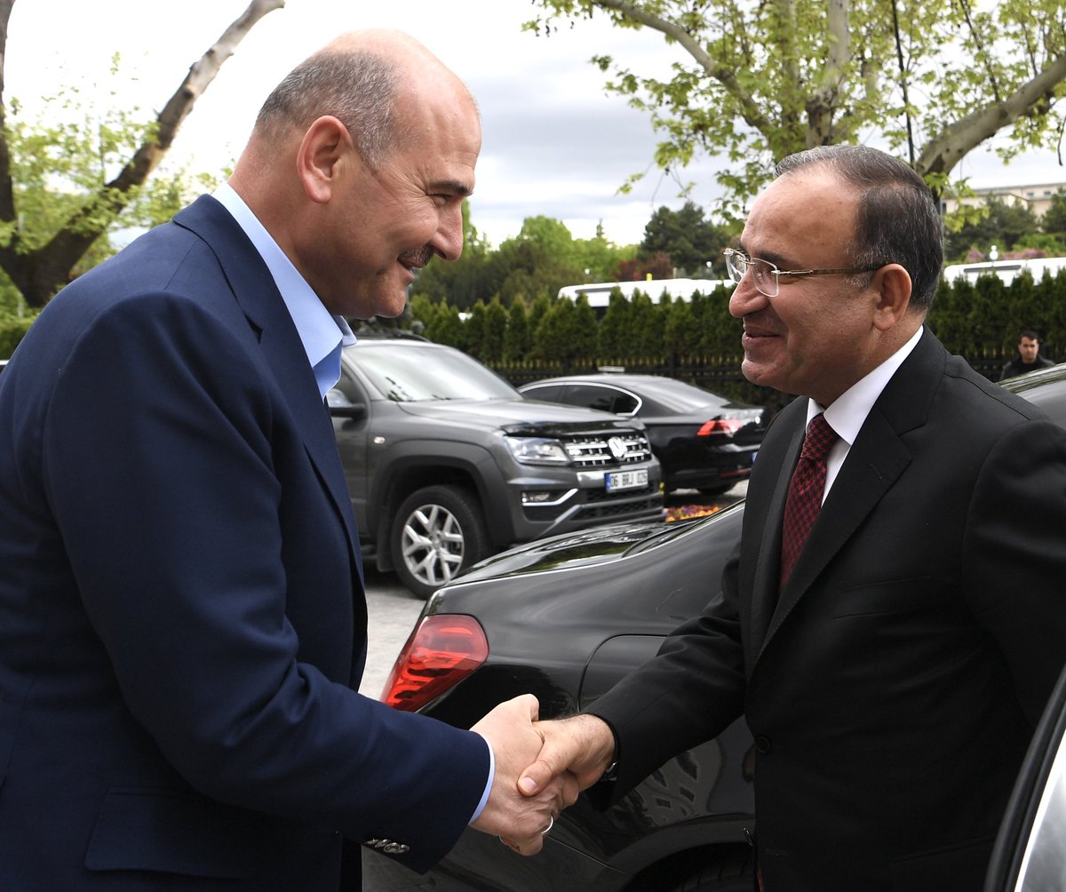 suleymansoylu's tweet photo. Adalet Bakanımız Sn. @byBekirBozdag Beyefendi'ye; Bakanlığımıza ziyareti ve Cumhurbaşkanımız Sn. @RTErdogan'ın liderliğinde, Millete hizmet yolunda yol arkadaşlığı için şükranlarımı sunuyorum https://t.co/0PdbksPbEB