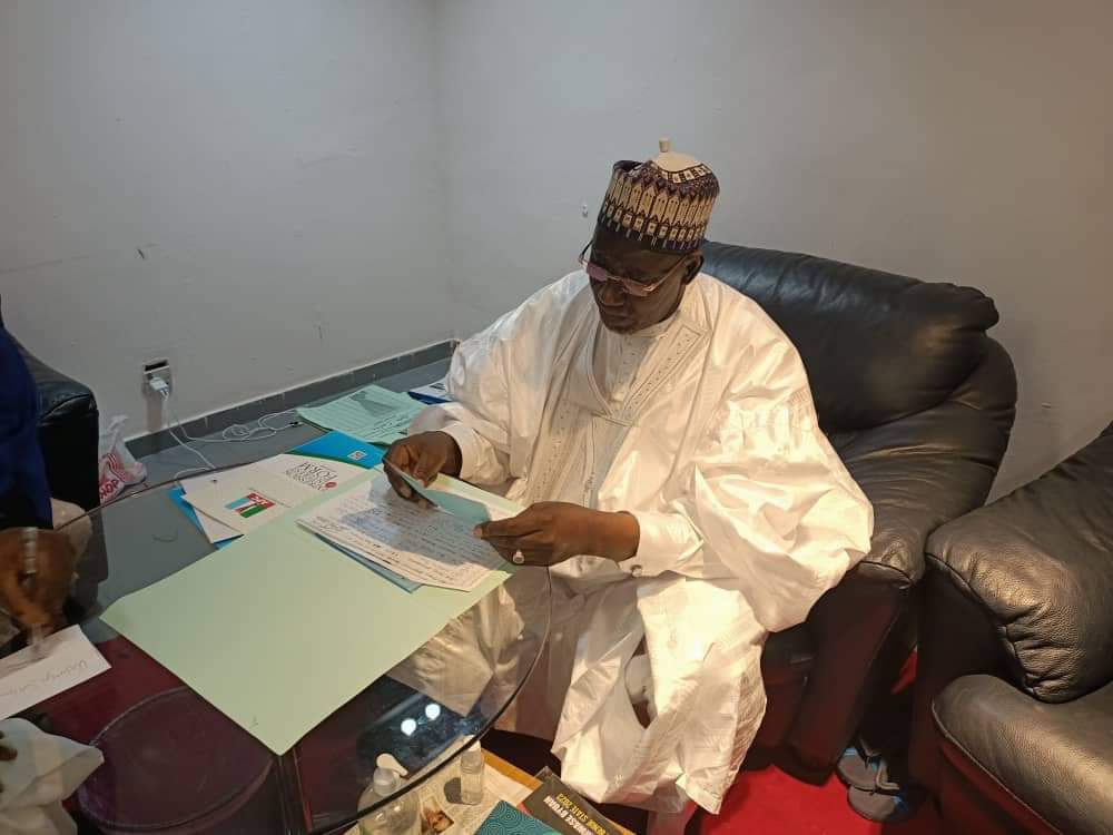 Imranmuhdz's tweet photo. Breaking News: Former Gov of Zamfara State Mahmud Shinkafi picks APC Presidential Nomination form for Rt Hon Dimeji Bankole former Speaker House of Representatives https://t.co/25qnIsTdJ5