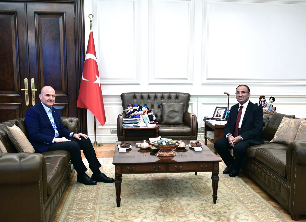 Adalet Bakanımız Sn. @byBekirBozdag Beyefendi'ye; Bakanlığımıza ziyareti ve Cumhurbaşkanımız Sn. <a href="/RTErdogan/">Recep Tayyip Erdoğan</a>'ın liderliğinde, Millete hizmet yolunda yol arkadaşlığı için şükranlarımı sunuyorum