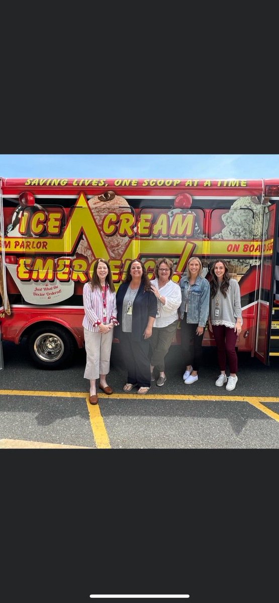 HowellTwpRamtwn's tweet photo. Thank you Ramtown PTO and Sue’s Ice Cream Emergency for the amazing treats and putting smiles on our staff members’ faces #HTPSTalentTeams #HTPSBeTheLight 🍦 https://t.co/6splFEnLqF