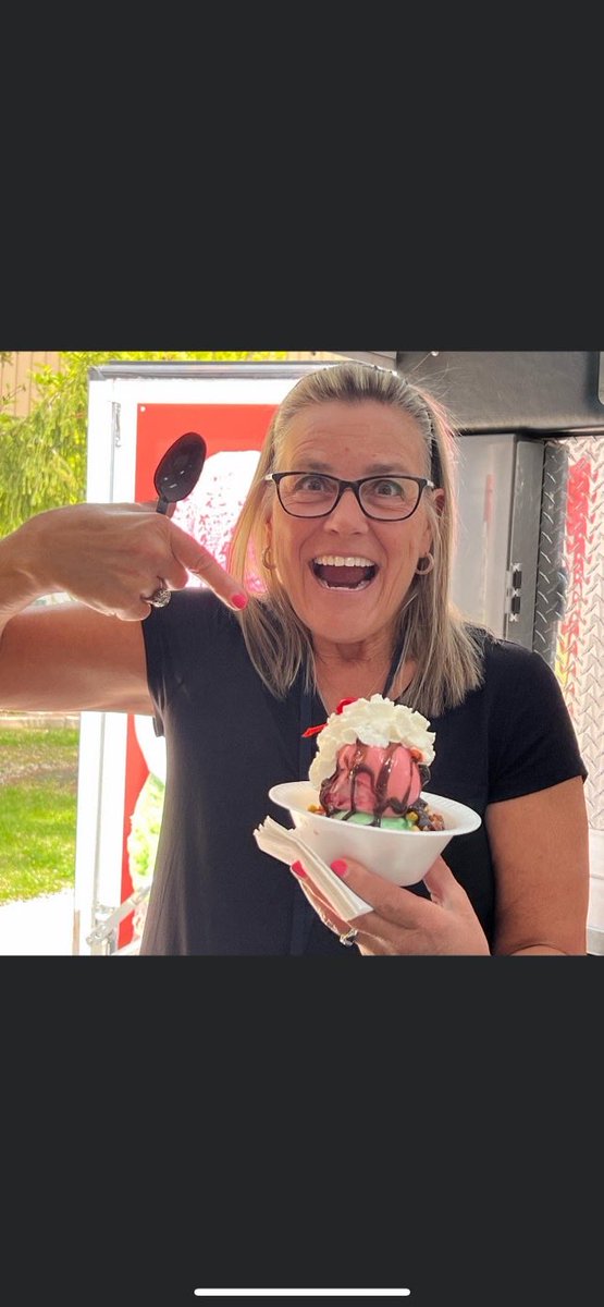 HowellTwpRamtwn's tweet photo. Thank you Ramtown PTO and Sue’s Ice Cream Emergency for the amazing treats and putting smiles on our staff members’ faces #HTPSTalentTeams #HTPSBeTheLight 🍦 https://t.co/6splFEnLqF