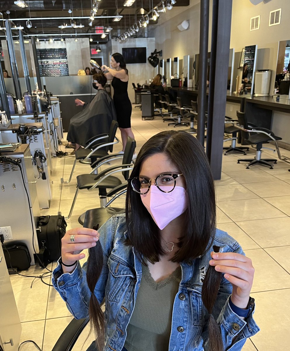 TaliaBerman5's tweet photo. After a few years of growing out my hair I am excited to say that 17 inches are on the way to @CWHL_org!!  

So thankful to have the opportunity to donate it 💗✂️💙 

#CutPassLove https://t.co/yPmo3oVC6K