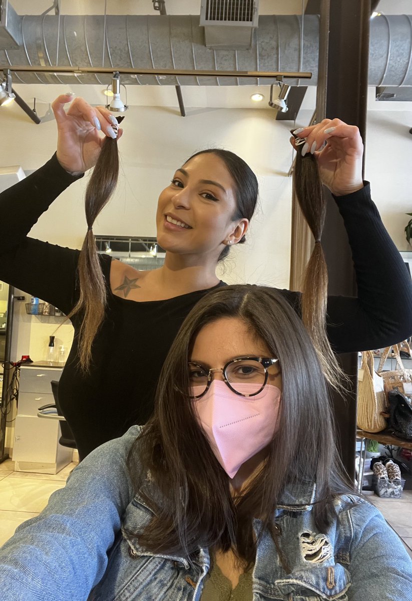TaliaBerman5's tweet photo. After a few years of growing out my hair I am excited to say that 17 inches are on the way to @CWHL_org!!  

So thankful to have the opportunity to donate it 💗✂️💙 

#CutPassLove https://t.co/yPmo3oVC6K