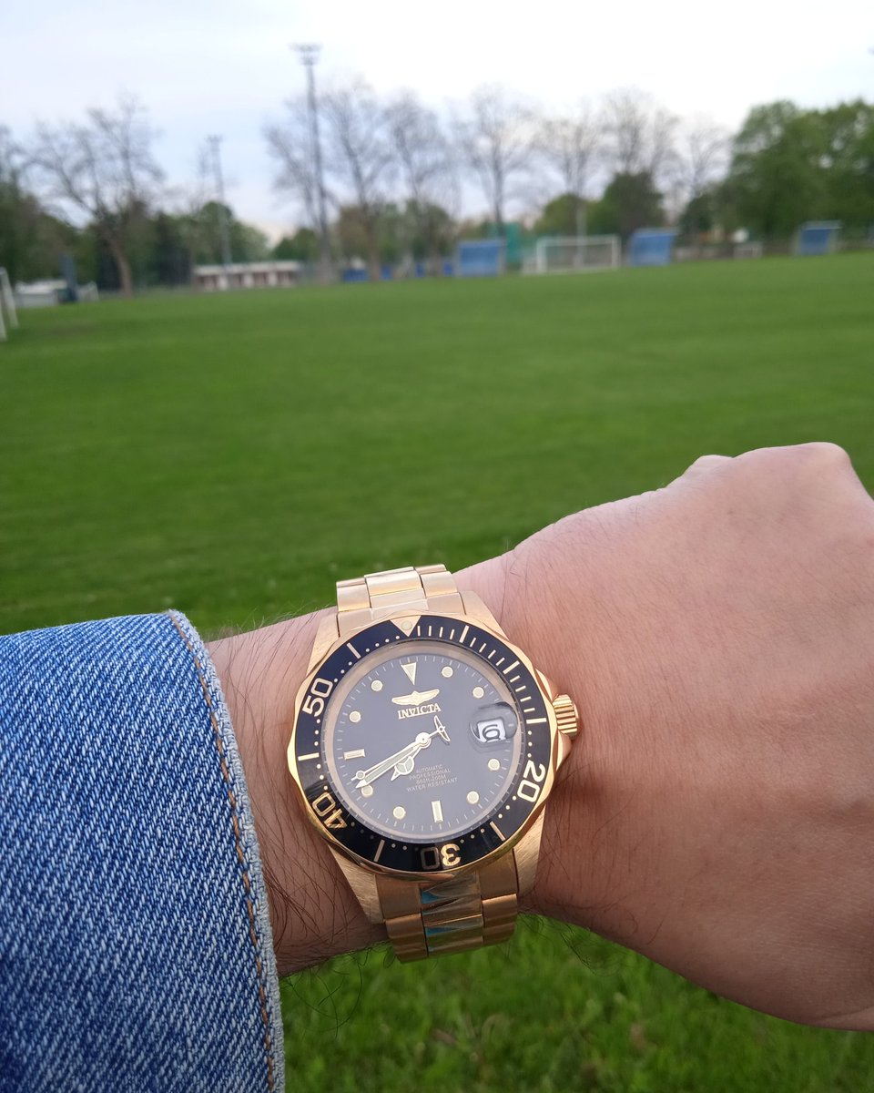 Zvezdichko's tweet photo. Wrist shot of the day #Invicta #Homagewatch https://t.co/z7HdO1op0O